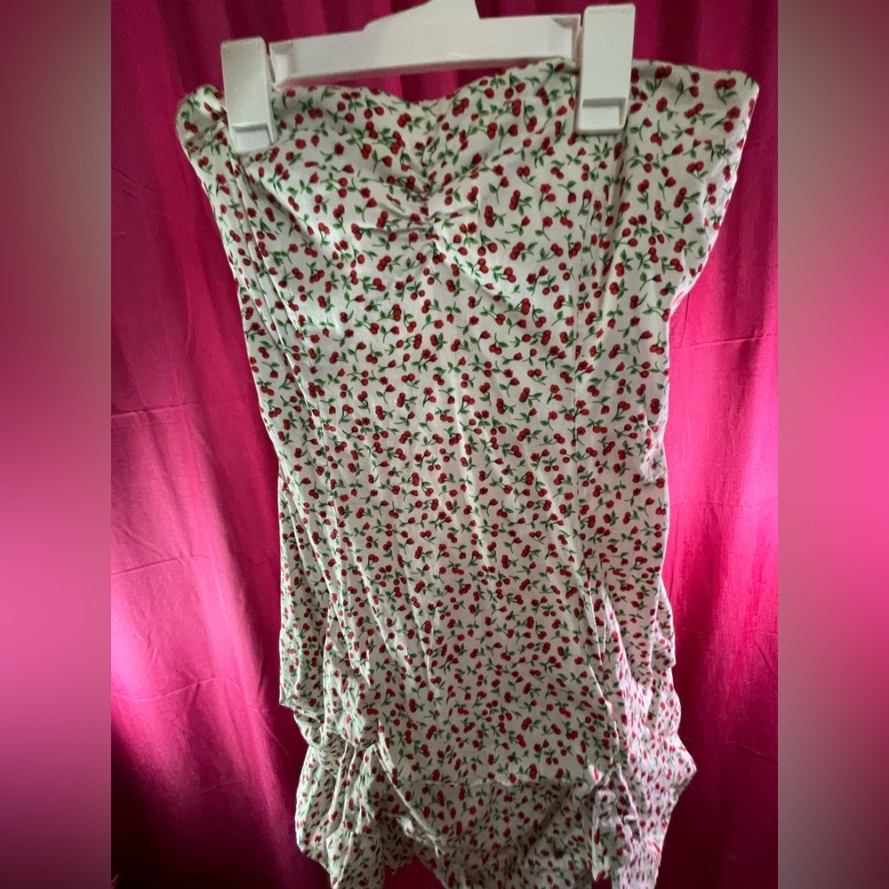 Cute cherry dress women’s size 9 strapless.